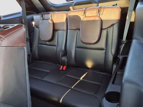 Used 2020 Ford Explorer Platinum w/ Premium Technology Package image 28