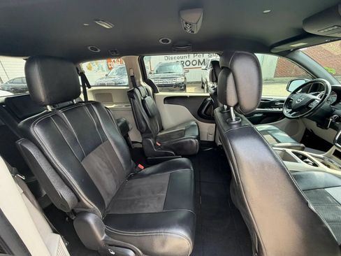 Used 2019 Dodge Grand Caravan SXT FWD image 23