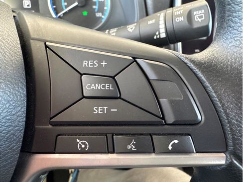 Used 2024 Nissan Leaf S image 18