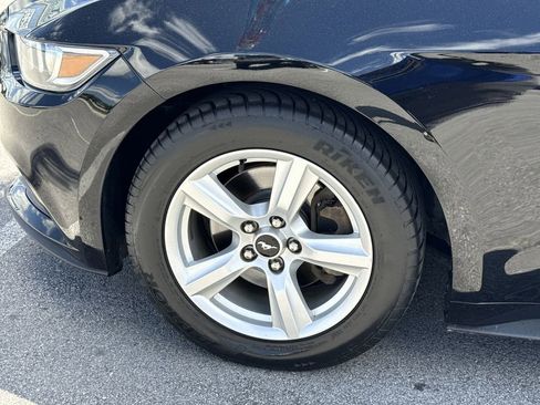 Used 2017 Ford Mustang Coupe RWD image 10