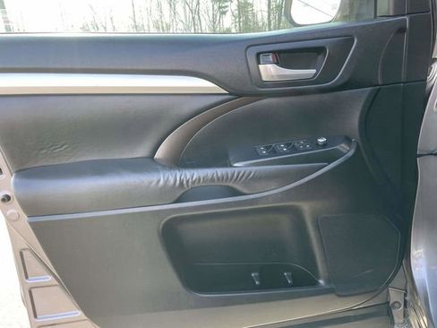 Used 2015 Toyota Highlander XLE image 18