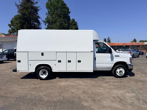 Used 2023 Ford E-450 and Econoline 450 Super Duty w/ Power Windows & Locks Group RWD image 7