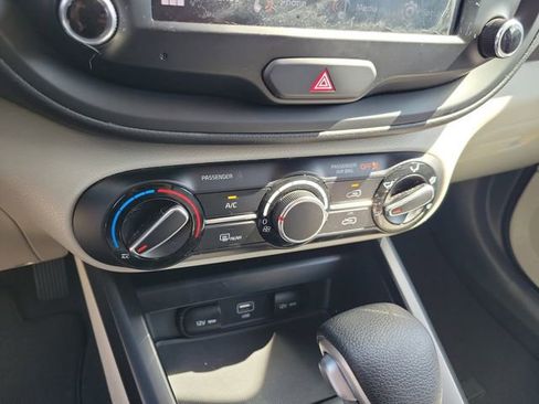 Used 2025 Kia Soul LX w/ LX Technology Package FWD image 22