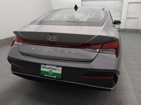 Used 2025 Hyundai Elantra SE FWD image 7