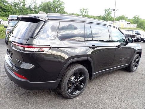 Used 2023 Jeep Grand Cherokee L Limited w/ Black Appearance Package AWD/4WD image 7