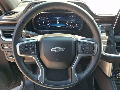 Certified 2023 Chevrolet Suburban Z71 w/ Luxury Package AWD/4WD image 22