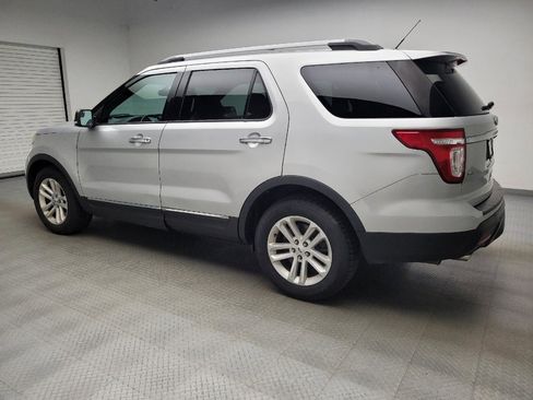 Used 2015 Ford Explorer XLT w/ Equipment Group 202B FWD image 3