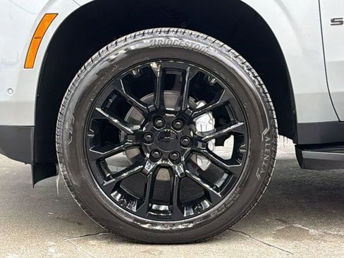 Used 2026 Chevrolet Suburban High Country w/ Sun And Tow Package image 10