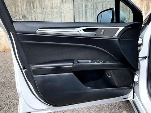 Used 2020 Ford Fusion SE image 22