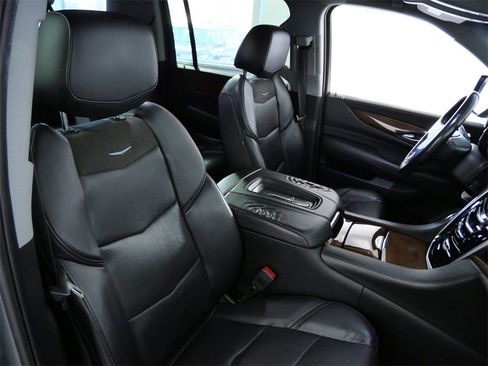 Used 2018 Cadillac Escalade ESV Luxury image 12