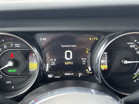 Used 2022 Jeep Wrangler Unlimited Sahara AWD/4WD image 12