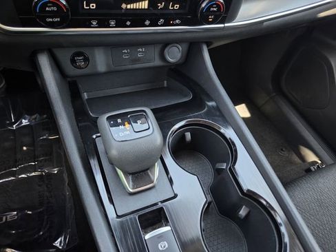 Used 2025 Nissan Rogue SV FWD image 11