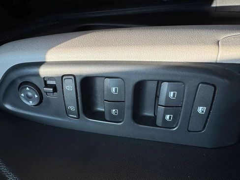 Used 2023 Hyundai Venue SEL w/ Cargo Package FWD image 14
