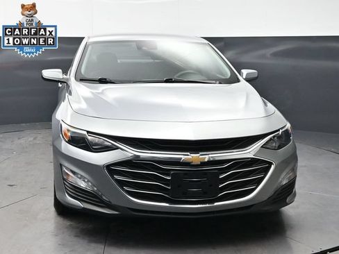 Used 2025 Chevrolet Malibu LT FWD image 2