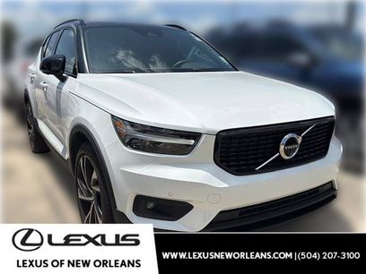Used 2022 Volvo XC40 T4 R-Design w/ Advanced Package