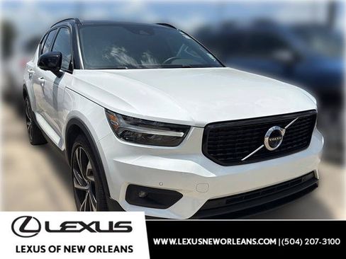 Used 2022 Volvo XC40 T4 R-Design w/ Advanced Package FWD image 1