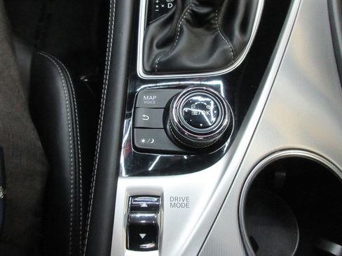 Used 2017 INFINITI Q60 2.0t image 40