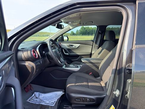 Used 2019 Chevrolet Blazer LT FWD image 2