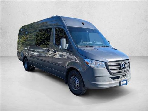 Used 2022 Mercedes-Benz Sprinter 4500 image 3