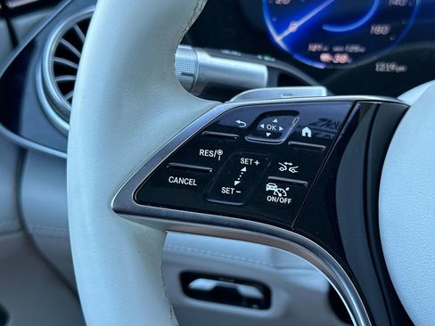 Certified 2022 Mercedes-Benz EQS 580 4MATIC Sedan w/ Exclusive Trim Package image 28