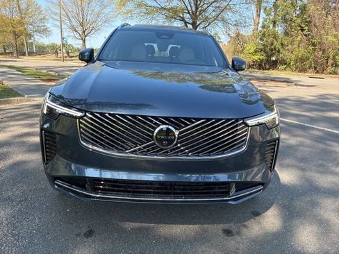 New 2026 Volvo XC90 B6 Plus w/ Protection Package Premier AWD/4WD image 3