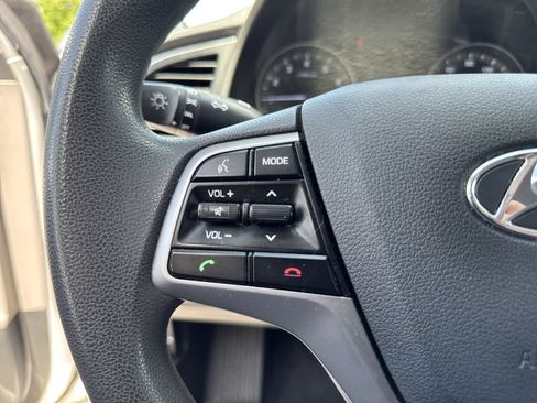 Used 2018 Hyundai Elantra SE FWD image 27