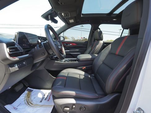 Used 2024 Chevrolet Traverse RS FWD image 26