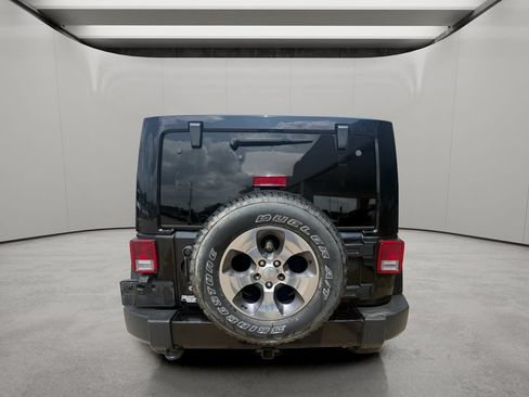 Used 2016 Jeep Wrangler Unlimited Sahara w/ Connectivity Group AWD/4WD image 7