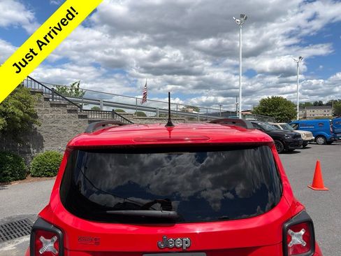 Used 2019 Jeep Renegade Latitude w/ Cold Weather Group AWD/4WD image 8
