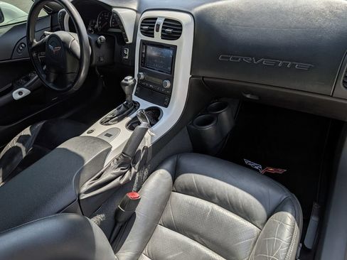 Used 2005 Chevrolet Corvette Coupe w/ Preferred Equipment Group RWD image 26