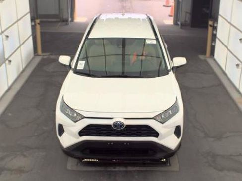 Used 2022 Toyota RAV4 LE AWD/4WD image 3