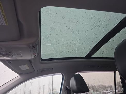 Used 2020 Volkswagen Tiguan SE w/ Panoramic Sunroof Package image 27