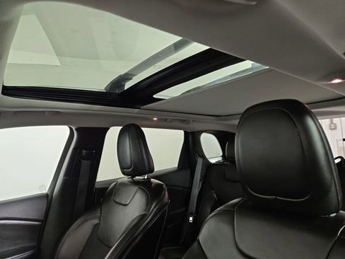 Used 2019 Jeep Cherokee Latitude Plus w/ Comfort/Convenience Group image 31