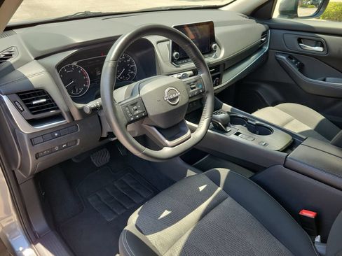 Used 2025 Nissan Rogue SV FWD image 15