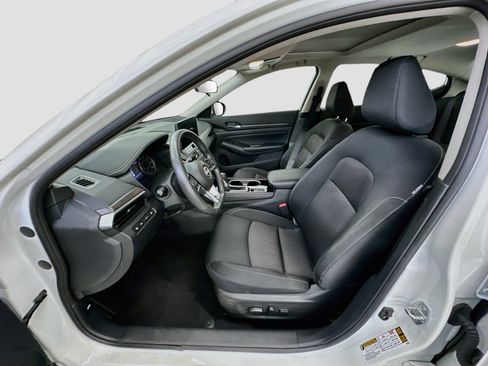 Used 2024 Nissan Altima 2.5 SV w/ SV Premium Package FWD image 13