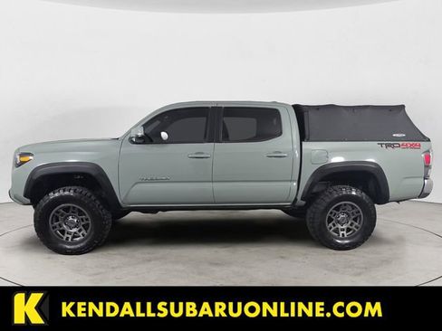 Used 2022 Toyota Tacoma TRD Off-Road image 2