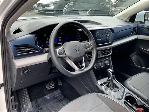 Certified 2022 Volkswagen Taos SE image 18