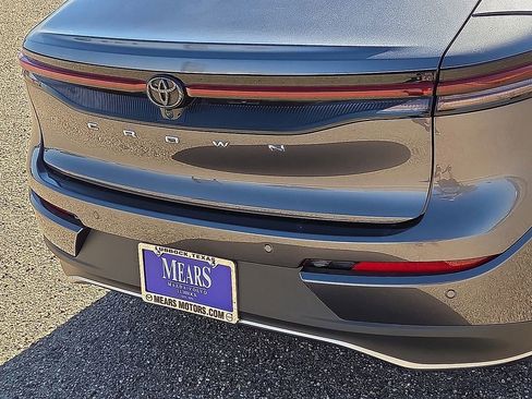 Used 2023 Toyota Crown Limited image 16