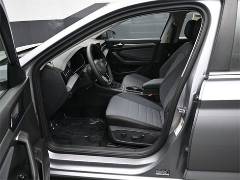 New 2025 Volkswagen Jetta SE image 9