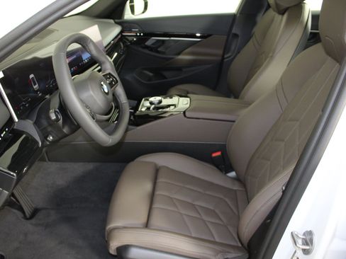 New 2026 BMW 530i xDrive w/ Premium Package image 5