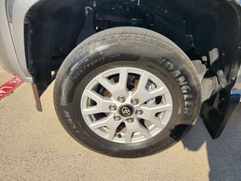 Used 2025 Toyota Tacoma SR5 AWD/4WD image 10