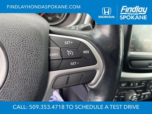 Used 2015 Jeep Cherokee Trailhawk w/ Comfort/Convenience Group AWD/4WD image 16