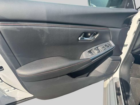 Used 2025 Nissan Sentra SR FWD image 15