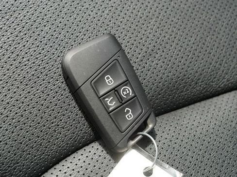 Certified 2023 Volkswagen Taos SEL AWD/4WD image 39