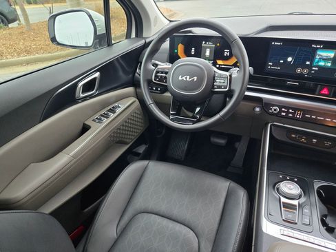 Certified 2025 Kia Carnival LXS image 11