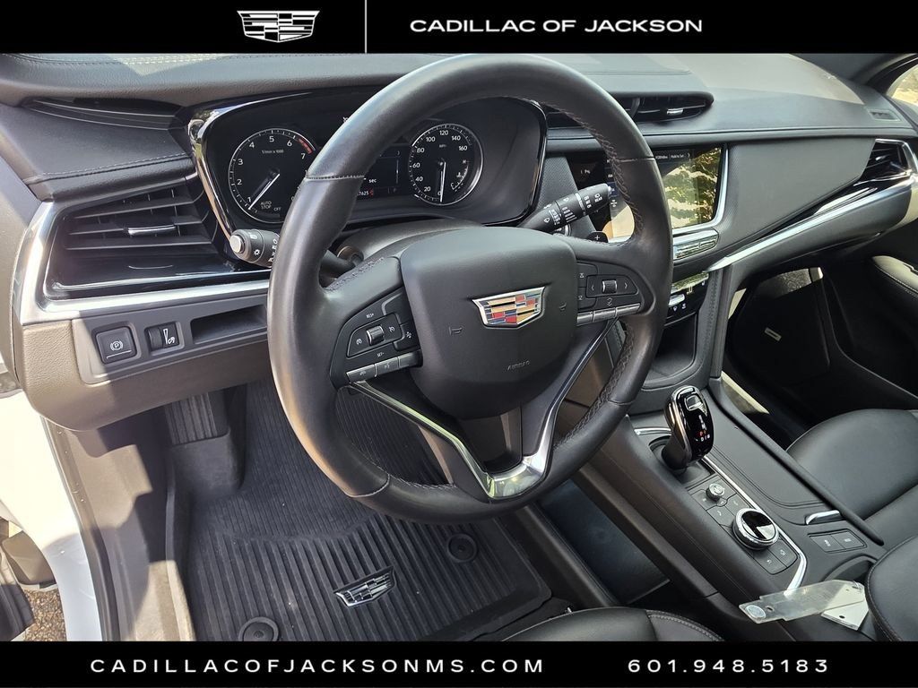 Certified 2024 Cadillac XT6 Luxury FWD image 10