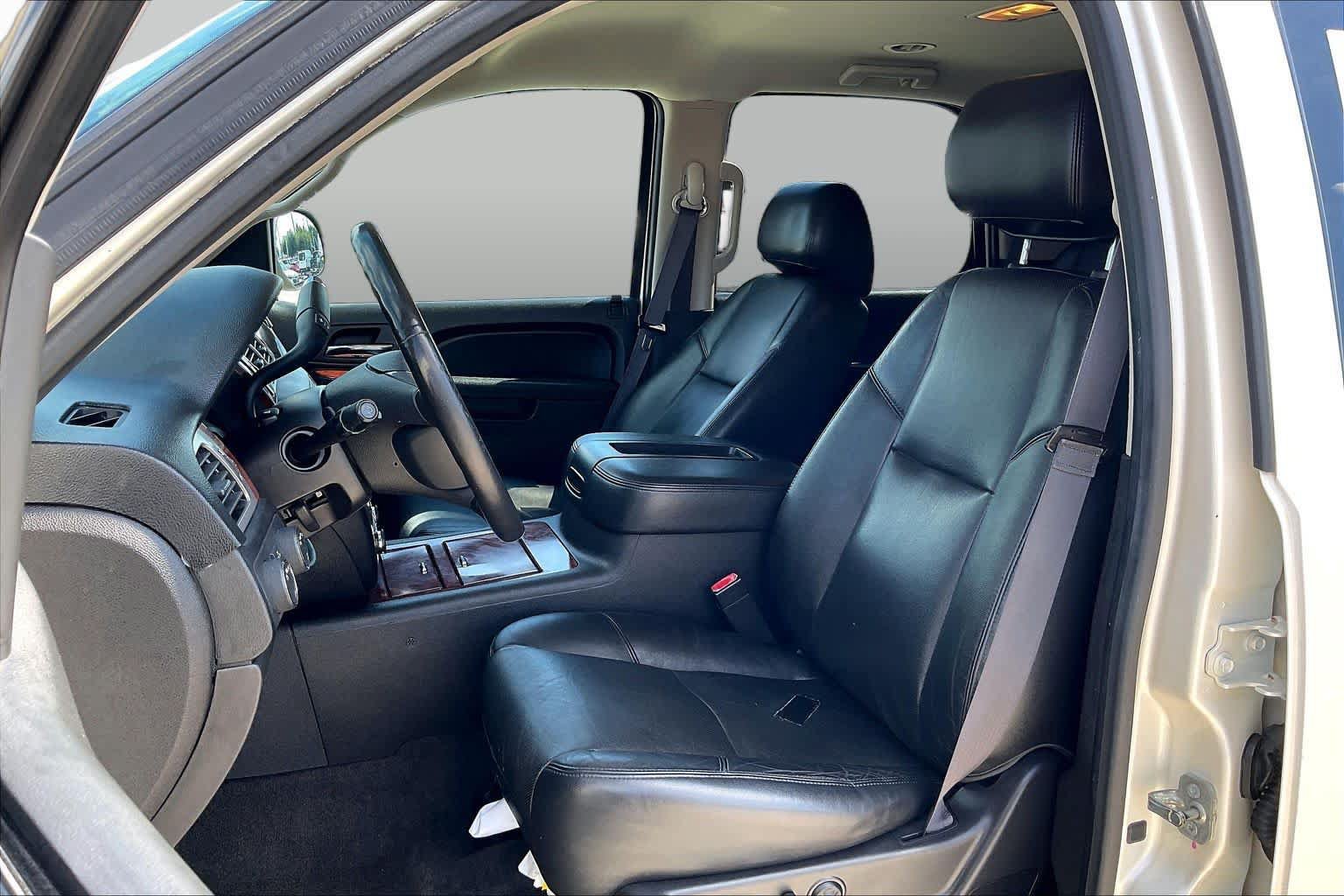 Used 2013 Chevrolet Tahoe LTZ AWD/4WD image 8
