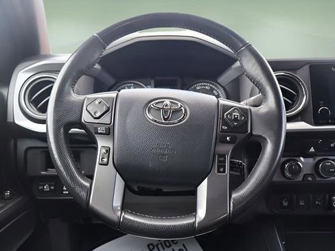 Used 2019 Toyota Tacoma TRD Sport AWD/4WD image 12