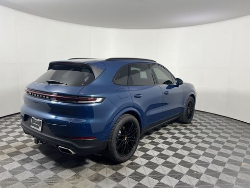 Certified 2025 Porsche Cayenne AWD/4WD image 7