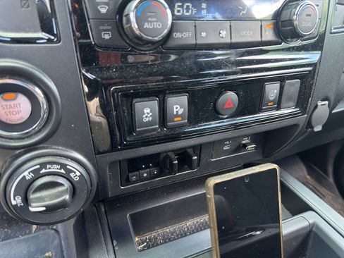 Used 2022 Nissan Titan PRO-4X AWD/4WD image 25